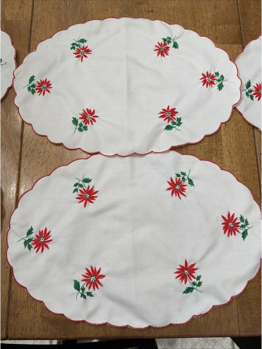 VTG Christmas Cloth Placemats Red Poinsettia Embroidered Retro Kitchen Set 6